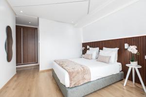 Seaview 2BR Apt Near Beach, AC, Pool, Balcony