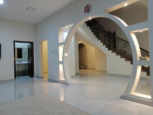 فيلا نظيفة جدا بصحلنوت 7غرف و8حمامات