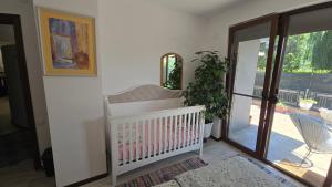 Large apartment with two bedrooms and free parking