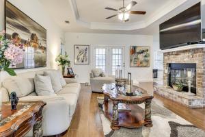 Screened-In Patio & Trampoline: Creola Getaway!