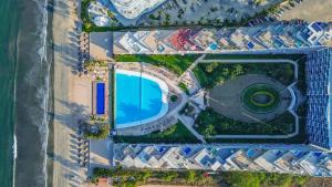 Pool-view condo near beach & golf
