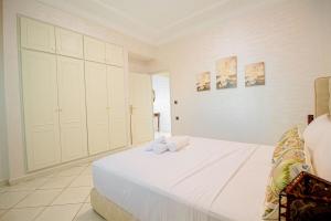 Tangerine Glow, Stylish Beachside 2BR