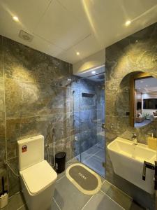 Cozy Family Stay with 2 Bedrooms AC Fast WiFi