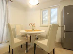 Srima To Relax Apartment - One Bedroom Apartment with Terrace