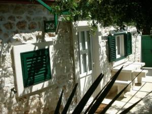 Menego Lodge Bol - Holiday Home with Terrace