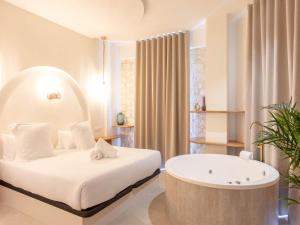 Double Market Apartment with Jacuzzi