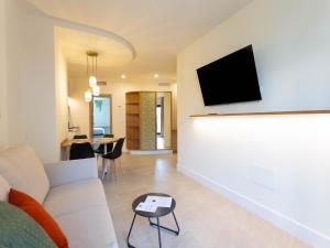 Quadruple Market Apartment with Jacuzzi