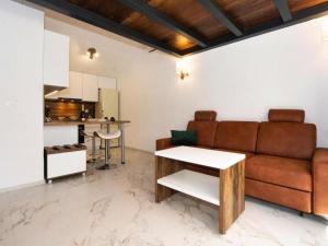 Capisanta Stone Cottage - One Bedroom Holiday Home with Hot Tub