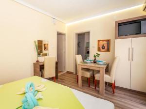 Villa Goldfield - Studio Apartment with Sea View and Balcony
