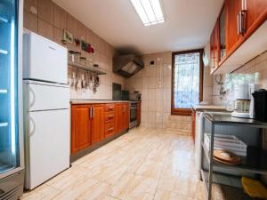 Holiday Home Villa Rokov - Five Bedroom Holiday Home with Swimming Pool