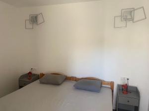 Apartments Danijela & Vlado - Two Bedroom Apartment with Balcony and Garden View
