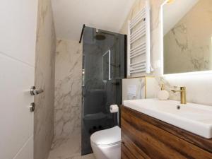 Capisanta Stone Cottage - One Bedroom Holiday Home with Hot Tub