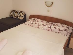 Apartments Danijela & Vlado - One Bedroom Apartment with Balcony and Garden View