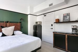 1BR Escape Queen Bed WiFi & Kitchenette