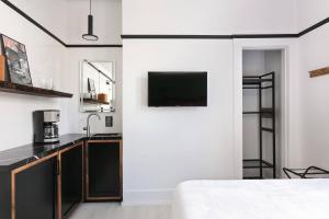 1BR Escape Queen Bed WiFi & Kitchenette