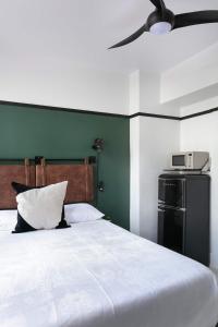 1BR Escape Queen Bed WiFi & Kitchenette