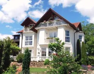 Pension zur Weinlaube - Hochstadt