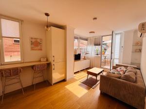 Apartment with private Terrace, Kingsize Bed, Highspeed-Wifi & AC