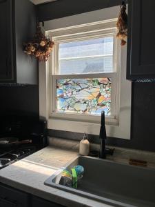 TIGER COVE - Entire Home, Fenced Yard, Central DSM