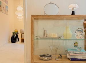 5-minute walk to Cheongdam Station,close to Gangnam and COEX, accommodates 5 people,20 minutes to Itaewon