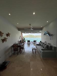 Casa 4 - Private Plunge Pool - Bay Views - Walk to La Ropa beach