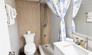 Remodeled Waikiki 2BR 2BA 34th Fl Ocean View