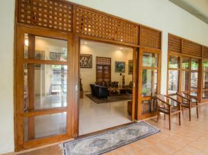 Luxurious Javanese Villa with Golf View 6 BR