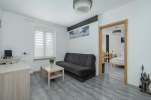 Dembowskiego Standard Apartment by BookingHost