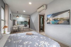 Blue Horizon Studio Saigon Royal Hana Apart