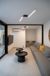 Athelio Boutique Entire Home, Private Courtyard, Outdoor Bar