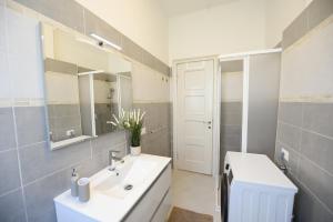 I-SEE-OASIS Lake View, Terrace, Private Parking