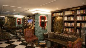 Elite World Nest Van