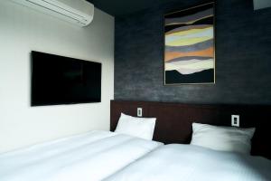 Rakuten STAY Kyoto Station Twin Room with ceiling projector