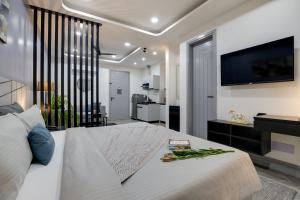 BedChambers Luxury Apartment Near Golf course Road
