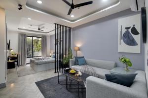 BedChambers Luxury Apartment Near Golf course Road