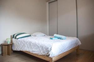 Newly renovated apartment close to shops