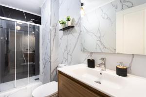Stylish 4-Bedroom Apartment in Central Las Américas