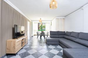 Stylish 4-Bedroom Apartment in Central Las Américas