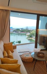 The Aqua Boat Avenue Waterfront Residence1 bedroom