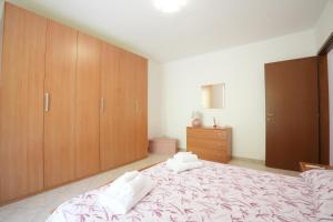 Modern apartment with Mountains View - Nature Immersed with an Outstanding green landscape - Free Parking and AirConditioning