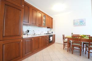 Modern apartment with Mountains View - Nature Immersed with an Outstanding green landscape - Free Parking and AirConditioning
