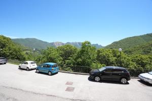 Modern apartment with Mountains View - Nature Immersed with an Outstanding green landscape - Free Parking and AirConditioning