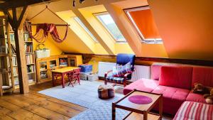 In the Blooming Garden - Yellow apartment