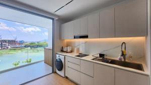 The Aqua Boat Avenue Waterfront Residence1 bedroom