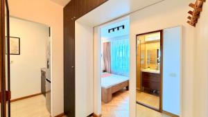 City Pulse - 1BR Walk to Sala Palatului
