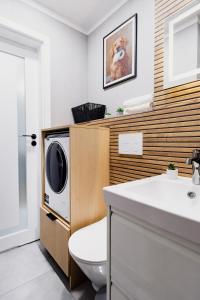 Studio with AC, projector, loggia, Palace view by PolandBnB