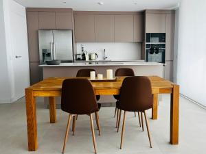 Brand New XL Terrace 2 Bedrooms 2 Bathrooms Pool Parking