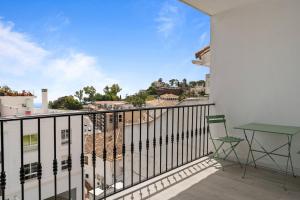 Suite 415 Modern living, two terraces & sea views