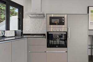 Suite 415 Modern living, two terraces & sea views