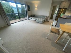 5 Bed Room Beachside Family Home - 50m to Beach